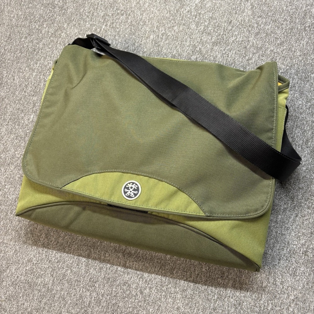 Crumpler The Skivvy Large Laptop Crossbody Messenger Bag Green Shoulder Unisex